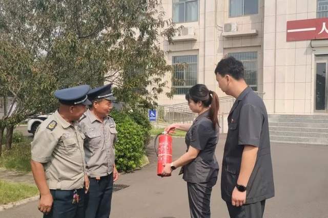 河南汝陽法院開展消防安全培訓(xùn)演練(圖3)