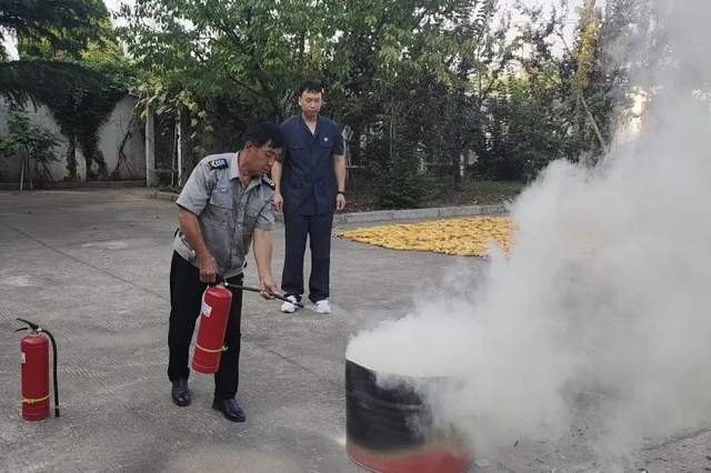 河南汝陽法院開展消防安全培訓(xùn)演練(圖4)