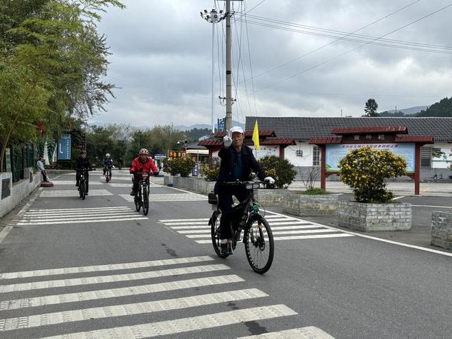 九游體育網(wǎng)站:桐梓縣官倉(cāng)鎮(zhèn):構(gòu)建“53115”產(chǎn)業(yè)體系奏響鄉(xiāng)村振興新樂(lè)章(圖2)