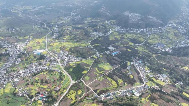 九游體育網(wǎng)站：桐梓縣官倉鎮(zhèn)：構(gòu)建“53115”產(chǎn)業(yè)體系奏響鄉(xiāng)村振興新樂章