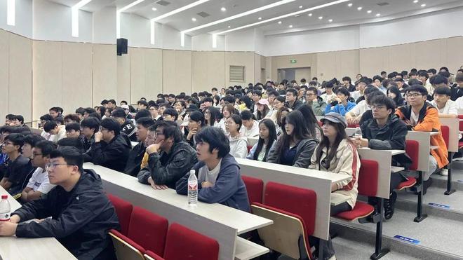 九游體育：五泗《網(wǎng)安行業(yè)認(rèn)知及職業(yè)規(guī)劃建議》系列講座在育英學(xué)院成功舉辦