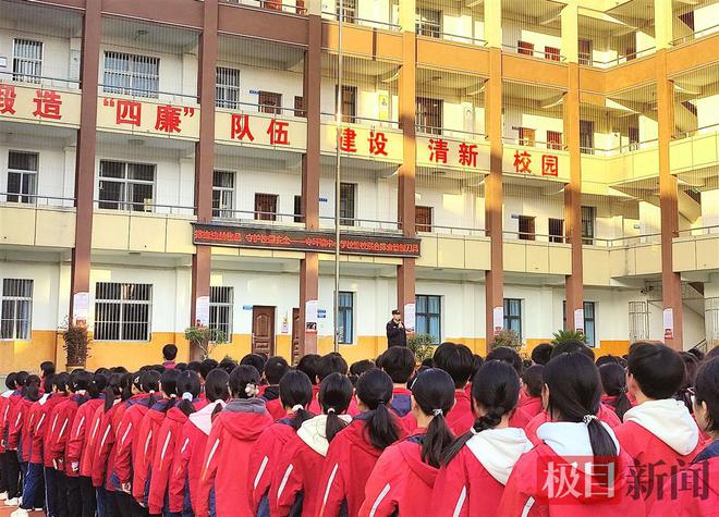 襄陽?？邓缕海喊踩逃M校園守護成長筑防線(圖1)