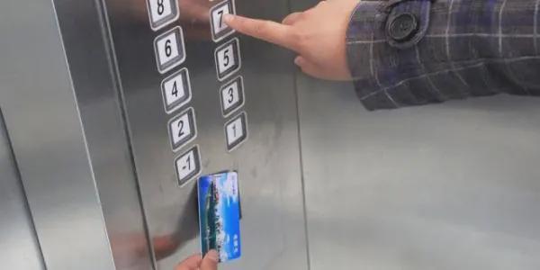 入住酒店拿到房卡后為什么要第一時間扔掉房卡套？(圖5)