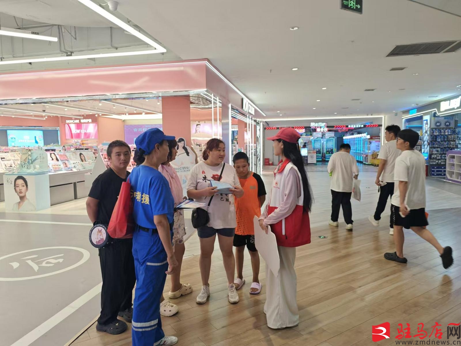 駐馬店經(jīng)濟(jì)開發(fā)區(qū)天中救援隊(duì)聯(lián)合反詐中心開展反詐騙宣傳活動(dòng)(圖2)